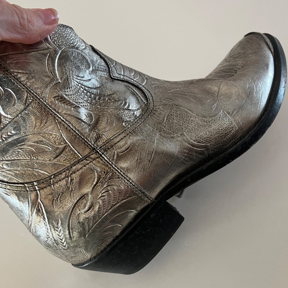 Golden Goose Deluxe Brand Booties Young Metallic - Size 8 - Picture 4 of 16
